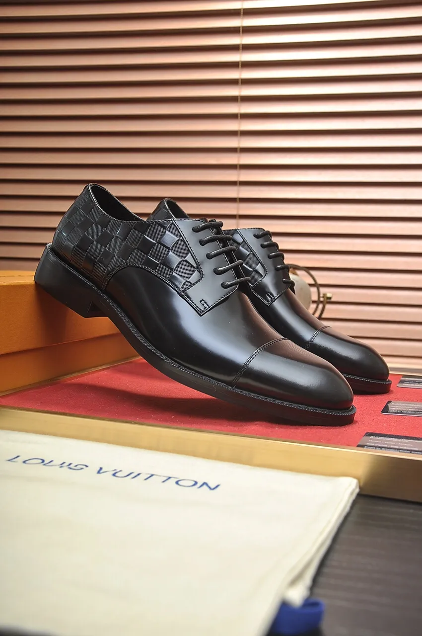 Men's men's shoes 💰520💶 [LV] (original single cowhide lining) 🍀LV's latest genuine leather business suit shoes are launched simultaneously on the official website. The first-layer cowhide imported from Italy is made of heavy gold, 💥official website 1:1 rubber outsole. Versatile to wear, high-end without losing class, and the color combination is extraordinary. This four-season style is alluring when worn on your feet, showing off your big-name flair. Standard code 38-45 (45 customized)